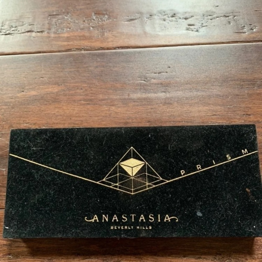 Anastasia Beverly Hills prism eyeshadow palette